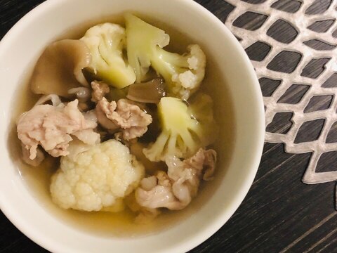 豚肉とカリフラワーと舞茸のスープ